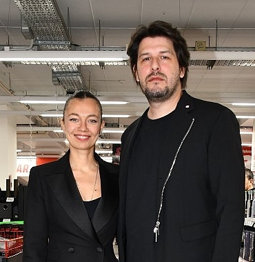ceyda-kasabali-ve-firat-albayram-mediamarktin-geleneksel-sahane-cuma-etkinligine-konuk-oldu.jpg