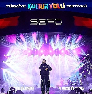 adana-kultur-yolu-festivalinde-sefo-ruzgari.jpg