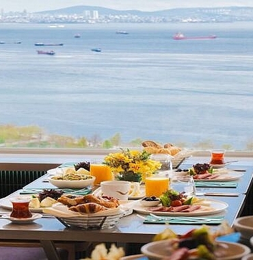 anneler-gununde-marmara-denizi-manzarasinda-brunch-keyfi-sky167de-annenize-lezzetle-taclanan-bir-gun-hediye-edin.jpg