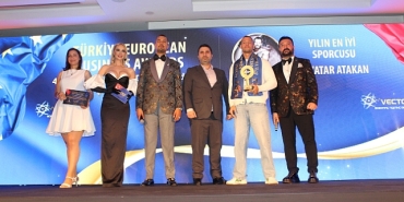 4-turkiye-avrupa-is-dunyasi-odulleri-gorkemli-bir-torenle-sahiplerini-buldu.jpg