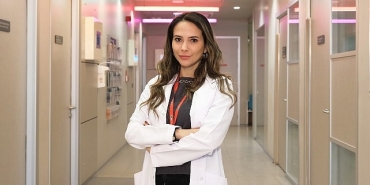 menopoz-bir-hastalik-degil-gecici-bir-adaptasyon-sureci-bu-donemde-ruhsal-degisimlerle-basa-cikmak-mumkun.jpg