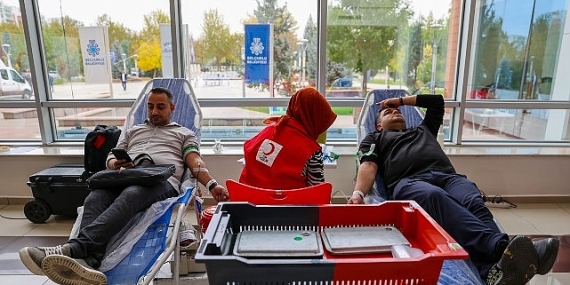 selcuklu-belediyesi-personelinden-kizilaya-kan-bagisi-destegi.jpg