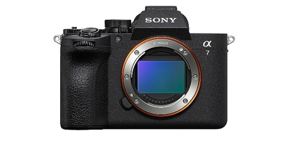 sony-yeni-nesil-alpha-7-v-full-frame-fotograf-makinesi-ve-fe-28-70mm-f3-5-5-6-oss-ii-standart-zoom-lensini-tanitti.jpg