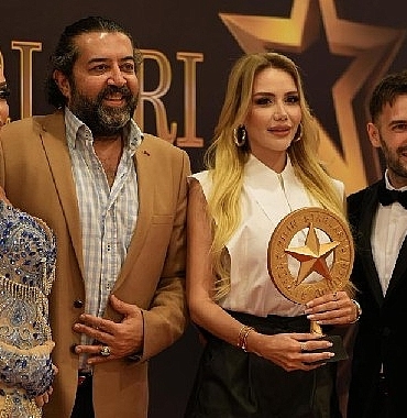 enes-furkan-bilgicli-imzasiyla-yilin-starlari-odulleri-sahiplerine-kavustu.jpg