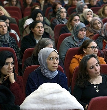 bayraklida-madde-bagimliligina-karsi-annelerle-farkindalik-egitimi.jpg