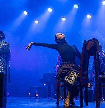 istanbulda-spirituel-bir-yolculuk-ocean-in-the-desert-show-sahnede.jpg