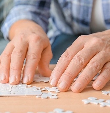 parkinsonda-sabir-anlayis-ve-dogru-tedavi-hayat-degistiriyor.jpg