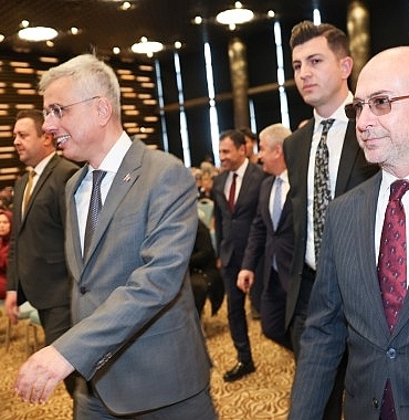 saglik-bakani-memisoglu-anne-baba-adaylari-ile-ilk-adim-ebe-gebe-okulu-aile-bulusmasinda-bir-araya-geldi.jpg