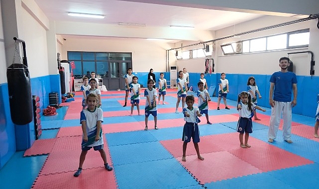 kartepede-3-bin-700-ogrenci-sporla-bulustu.jpg